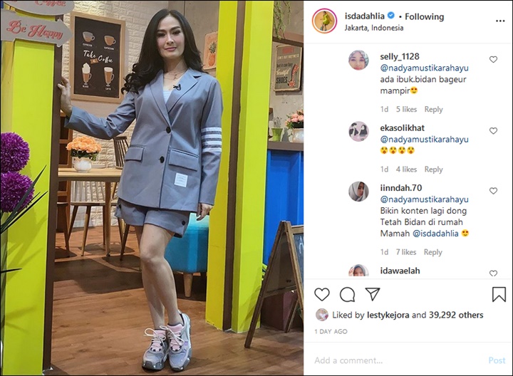 Foto Iis Dahlia