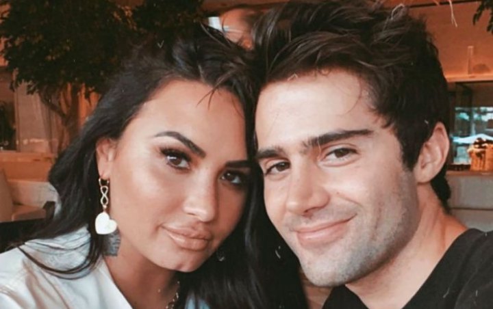 Max Ehrich Akui Diputuskan Sepihak Oleh Demi Lovato dan Tak Diberi Tahu Secara Langsung