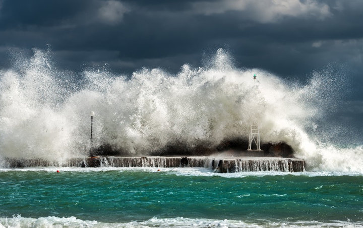 Waspada! Ancaman Tsunami Besar 10 Kota di Jawa Ini 