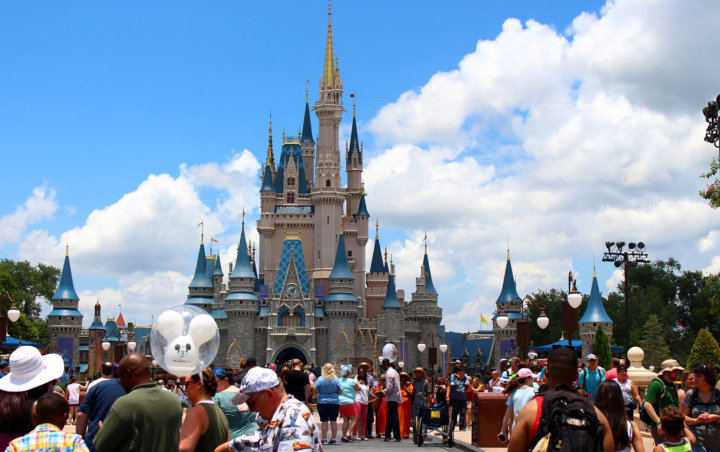 Tak Kuat Hadapi Hantaman Corona, Disney PHK Puluhan Ribu Karyawan