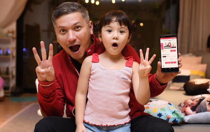 Gading Marten-Gempi Kompak Tunjukkan Ekspresi Kocak Saat Hindari Ombak, Bikin Gemes
