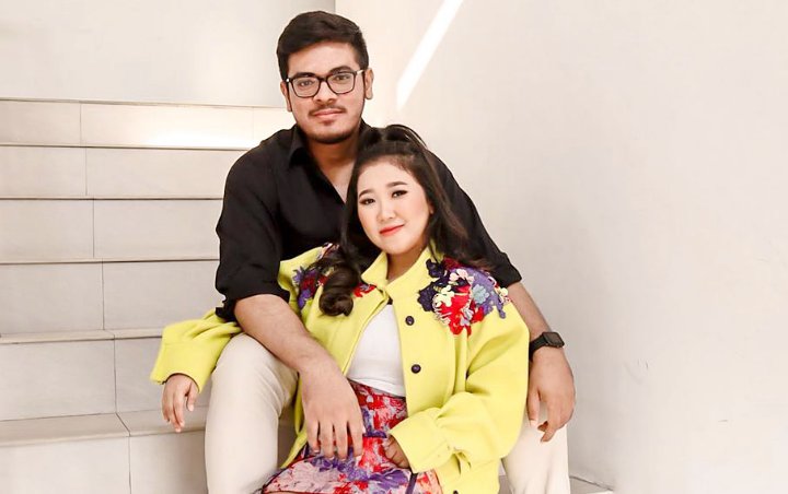 Kiky Saputri Ajak Kekasih Tampan Main TikTok, Adegan Langsung Nemplok Bikin Kaget
