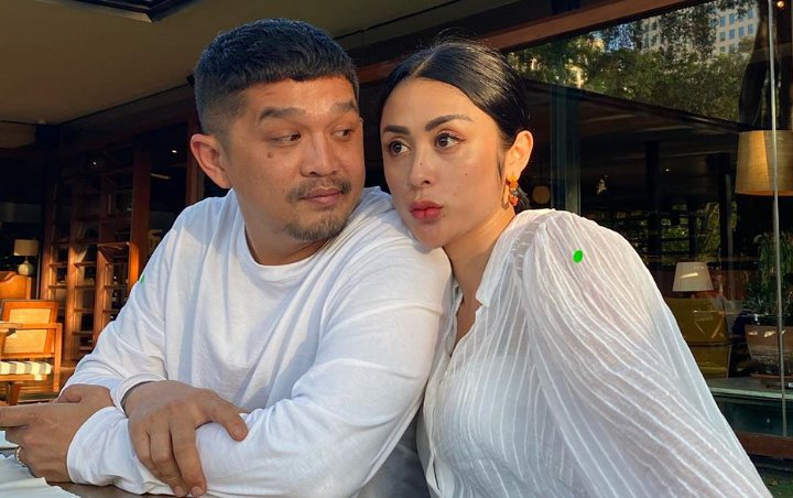 Selvi Kitty Beri Kejutan Ultah Spesial Untuk Suami Tampan, Usianya Justru Jadi Pergunjingan