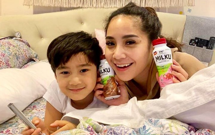 Tangis Nagita Slavina Pecah Curhat Sering Dikritik Soal Cara Didik Rafathar