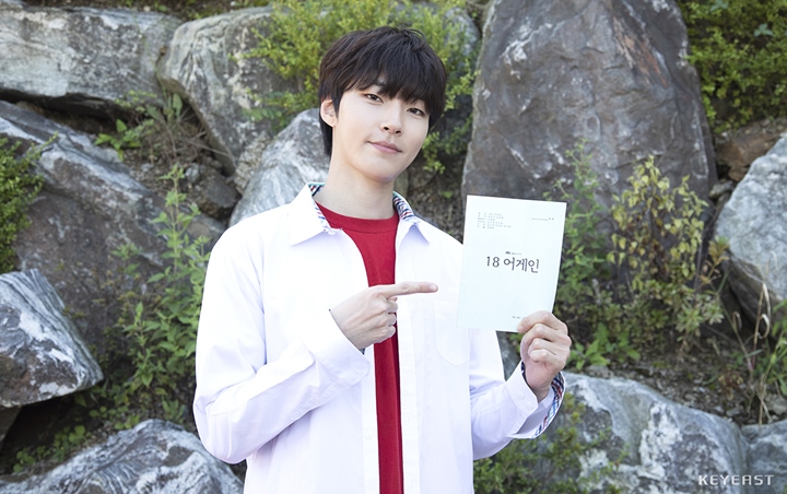 Pesona Hwang In Yeob Perankan Bad Boy Tapi Bucin di '18 Again' Jadi Perbincangan