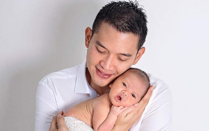 Tingkah Manja Baby Athar ke Rezky Aditya Bikin Gemes, Nempel Terus Tak Mau Lepas