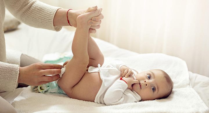 Bersihkan Pantat Bayi dengan Air