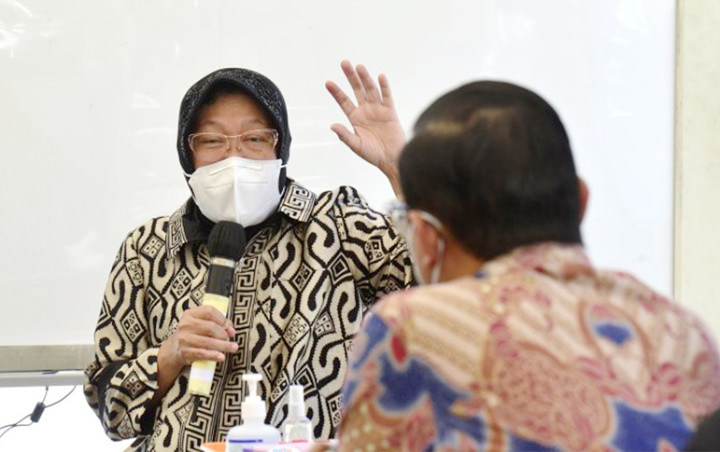 Turun ke Lapangan, Risma Marahi Pendemo Anarkis: Kenapa Kalian Rusak Kotaku?