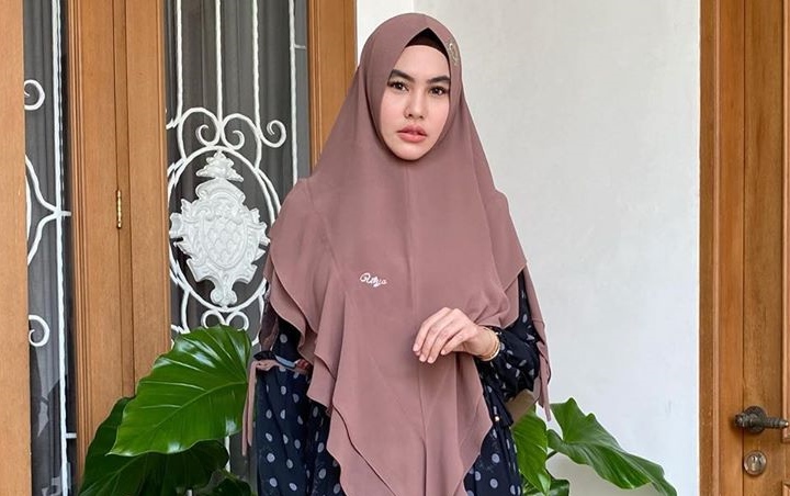 Kartika Putri Beber Alasan Tak Jual Koleksi Baju 'Tarzan' Usai Hijrah