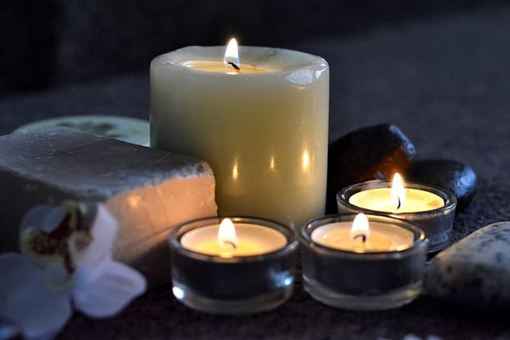 Letakkan Lilin Aromaterapi di Kamar Mandi