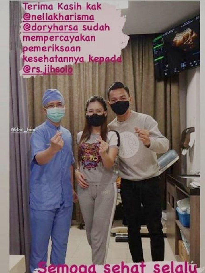 Nella Kharisma Sambangi Dokter Kandungan Ditemani Dory Harsa, Isu Hamil Terungkap?