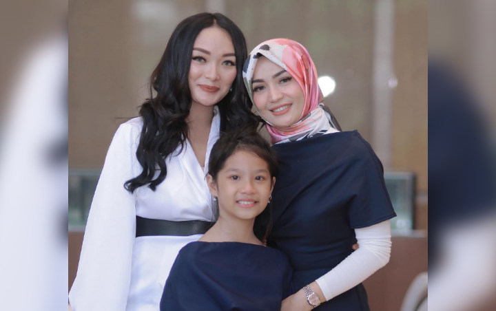  Zaskia Gotik Singgung Reaksi Imel Putri Saat Tak Diundang Acara 7 Bulanan