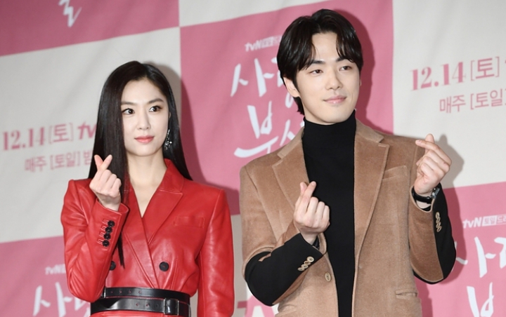 Demi Bertemu Seo Ji Hye, Kim Jung Hyun Dandan Ala Karakter 'Crash Landing on You'