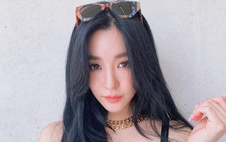 Tiffany Tampil Seksi Kenakan Baju Mahal Saat Hadiri Acara Fashion di Busan