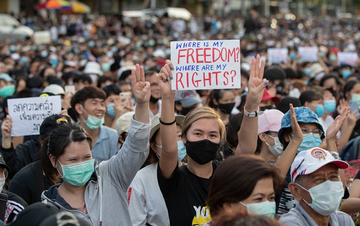 Polisi Thailand Blokir Akun Media Sosial Demonstran untuk Bungkam Aksi Unjuk Rasa