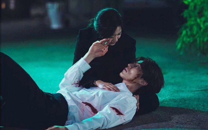 Jo Bo Ah Obati Tubuh Penuh Luka Lee Dong Wook di 'Tale Of The Nine Tailed', Fans Kepanasan