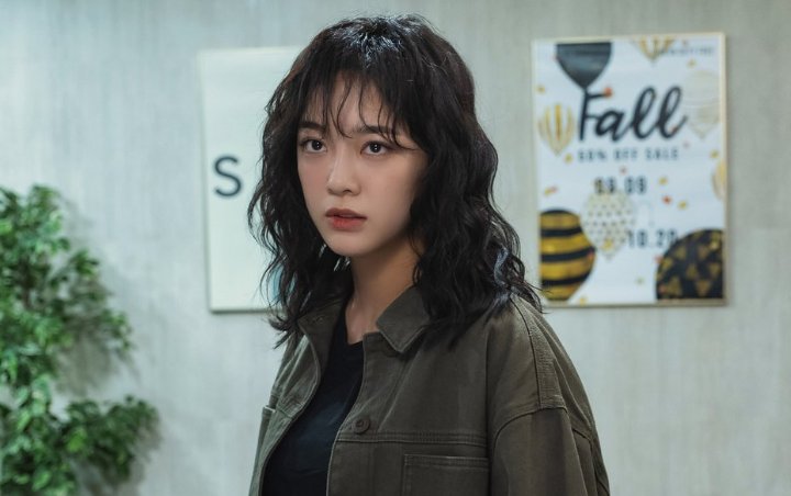 Kim Sejeong Gu9udan Tunjukkan Tranformasi Sebagai Girl Crush di 'Amazing Rumor'