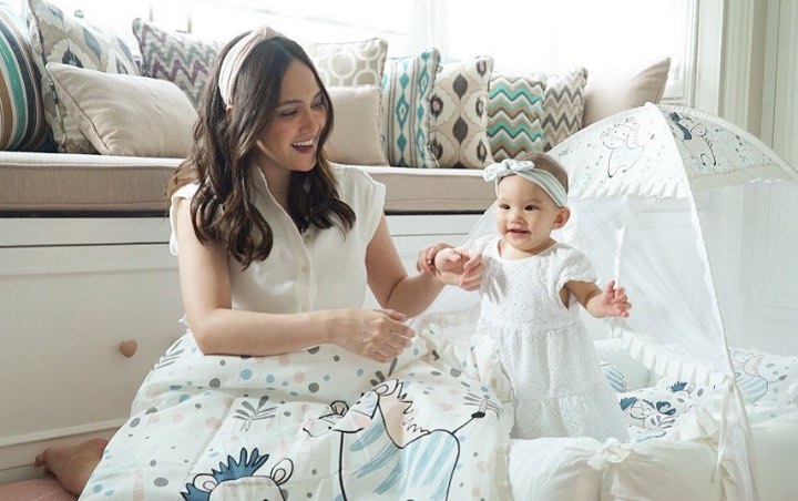 Pakai Kebaya Khas Bali, Putri Shandy Aulia Cantik dan Imut Bak Boneka Banjir Pujian