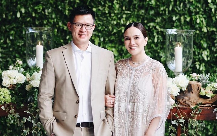 Aksi Jungkir Balik Shandy Aulia di Pantai Jadi Perbincangan, Suami Tampan Ikut 'Terseret' Kena Omel