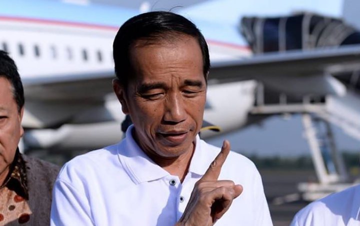 Jokowi Puji Lulusan Fakultas Tempatnya Menimba Ilmu: Iso Lan Gelem Kerjo