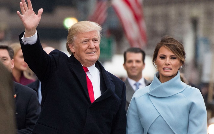 Viral Video Melania Lagi-Lagi Tolak Gandengan Tangan dengan Donald Trump