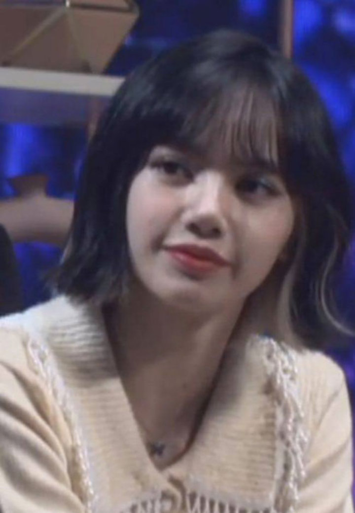 Wajahnya Digambar Rose Asal-Asalan, Reaksi Lisa BLACKPINK Jadi Sorotan 2