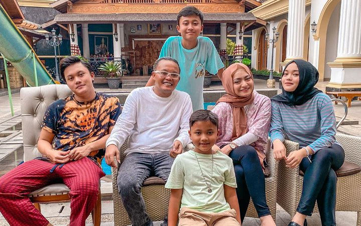 Download Nathalie Holscher Dan Rizky Febian Images