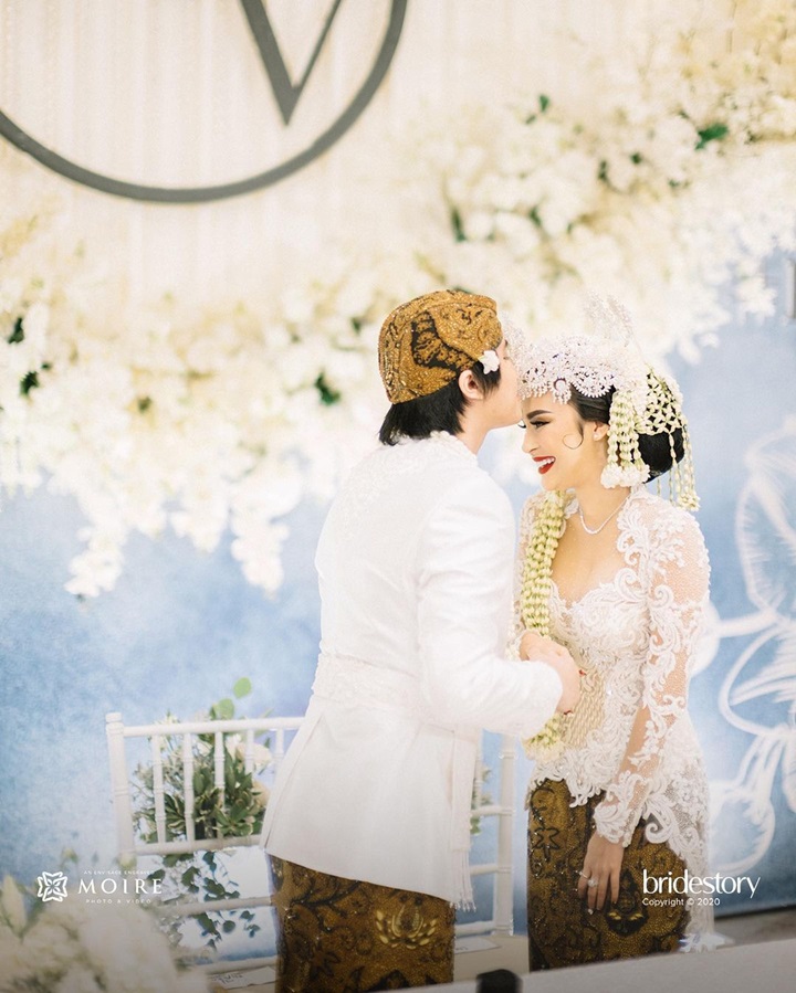 Kevin Aprilio Mencium Vicy Melanie