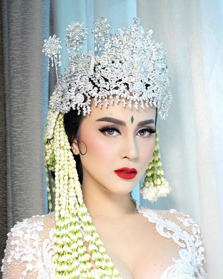 Kevin Aprilio dan Vicy Melanie Pilih Adat Sunda