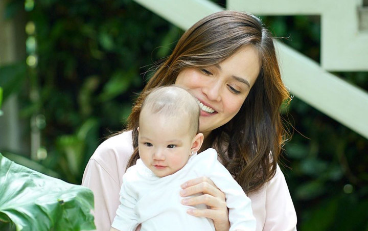 Shandy Aulia Pamer Baby Claire Sudah Tumbuh Gigi, Kaget Sering Dijahili Saat Menyusu