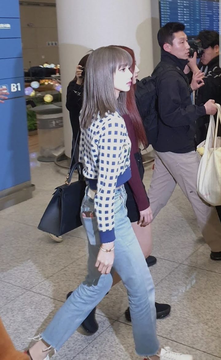 Kecantikan Lisa BLACKPINK di Foto Jepretan Ponsel Kejutkan Netizen