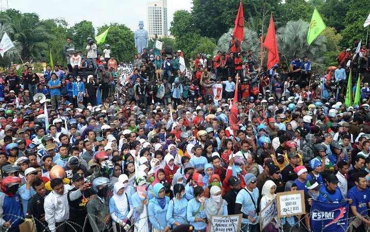 UMP 2021 Tak Naik Picu Kemurkaan Buruh, Kadin Beri Reaksi Menohok