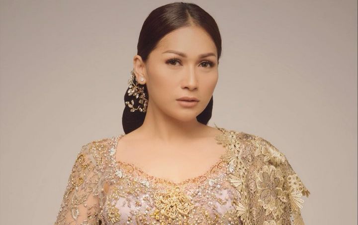 Tata Janeeta Pose Bareng Pria Diduga Suami, Maia Estianty: Sudah Berani Buka Nih?