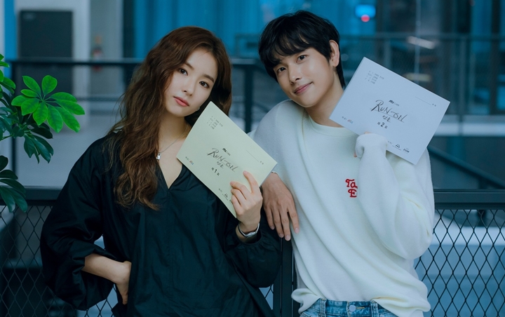 Poster 'Run On' Ungkap Detail Karakter Siwan dan Shin Se Kyung, Jadwal Tayang Dirilis