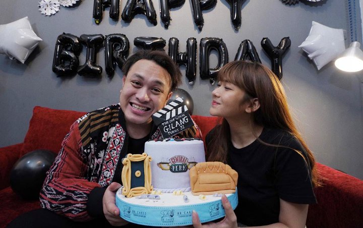 Gilang Dirga Lakukan Beragam Aksi Konyol Demi Hibur Sang Istri Yang Belum Kunjung Hamil Lagi