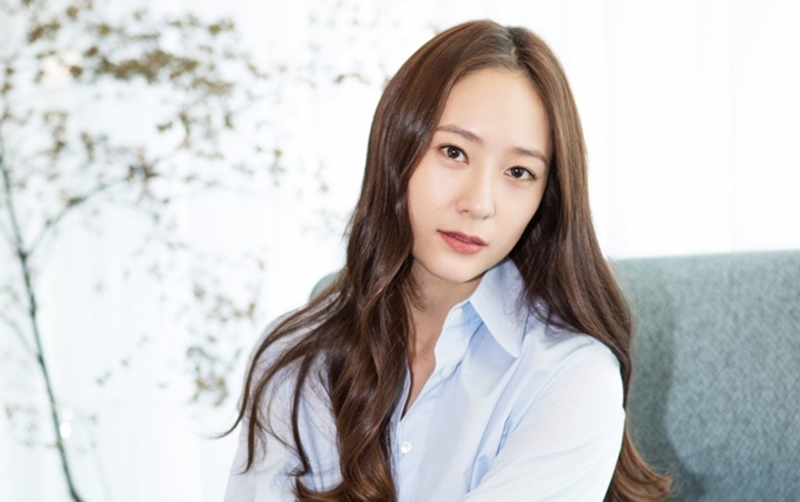 Krystal Curhat Berulang Kali Syuting Ciuman di 'More Than Family'