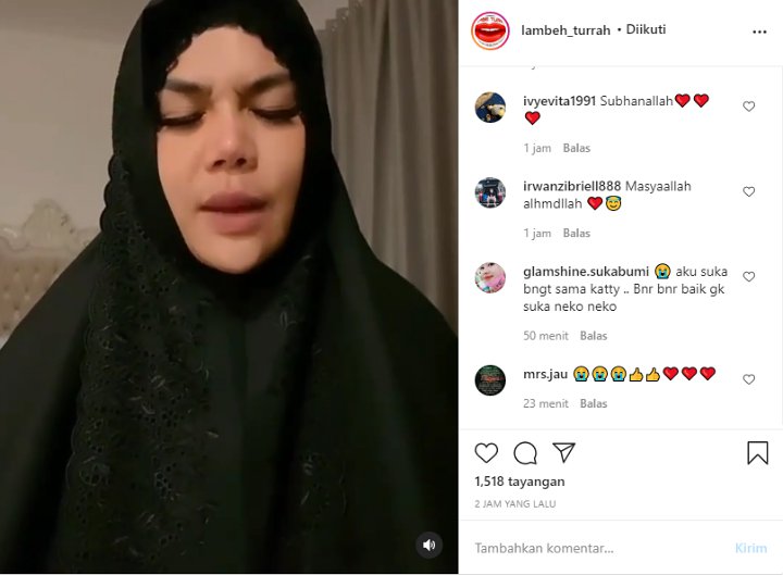 Sudah Mualaf, Momen Katty Butterfly Belajar Bacaan Niat Salat Subuh Bikin Haru