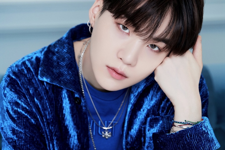 Suga BTS Menawan Serba Biru di Teaser \'BE\' 2