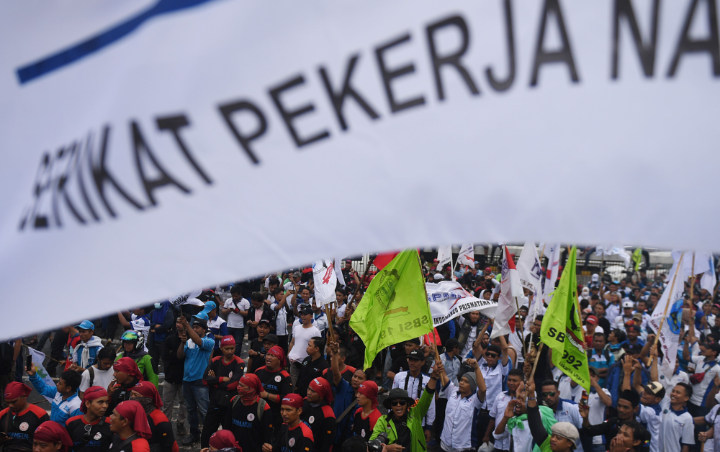 Buruh Kembali Demo Tolak Omnibus Law di DPR, Ribuan Personel TNI-Polri Diturunkan