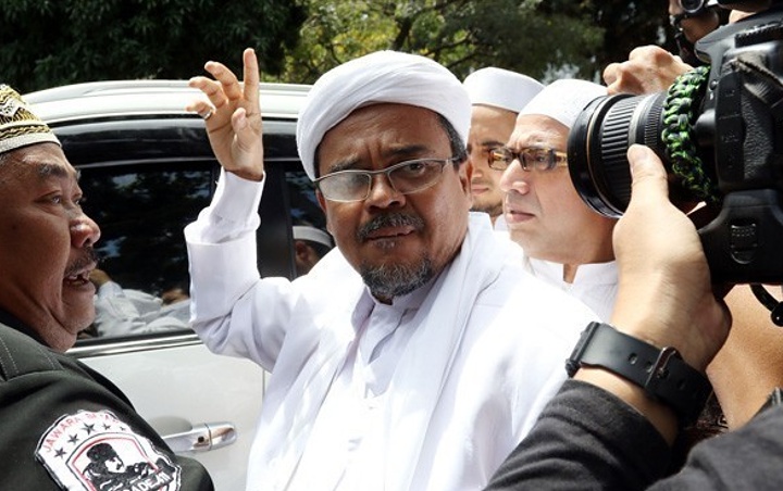Habib Rizieq Kembali ke Indonesia, Ada 'Sambutan' dari Imigrasi?