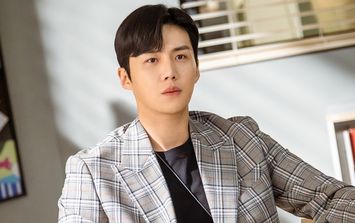 Kim Seon Ho 'Start Up' Pernah Berlutut Tiga Jam Ogah Diputus Mantan Pacar