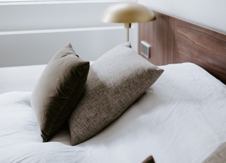 Tidur Pakai Bantal Tambahan
