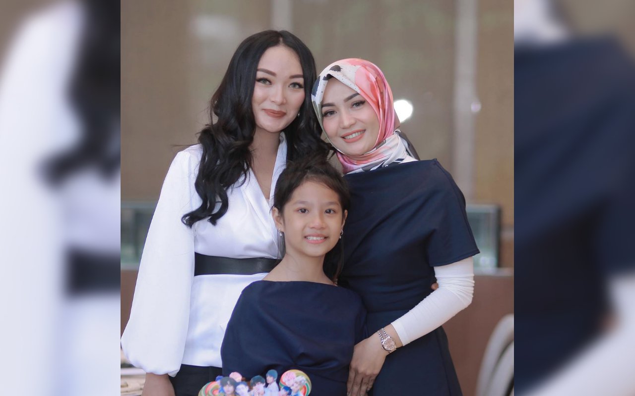 Beda Ibu, Wajah Cantik Putri Imel dan Bayi Zaskia Gotik Super Mirip Bikin Kagum