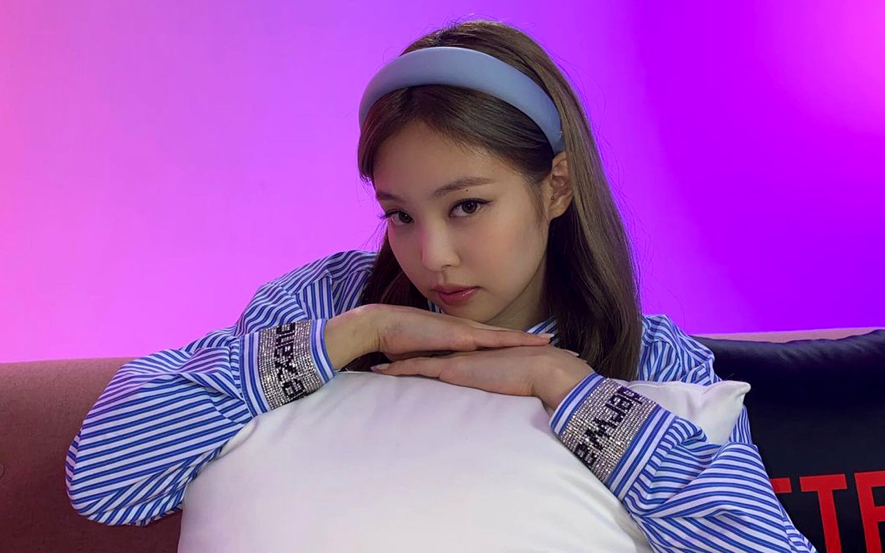 Foto-Foto Jennie BLACKPINK Kenakan Outfit dari Brand Milik Jessica Jung Jadi Sorotan