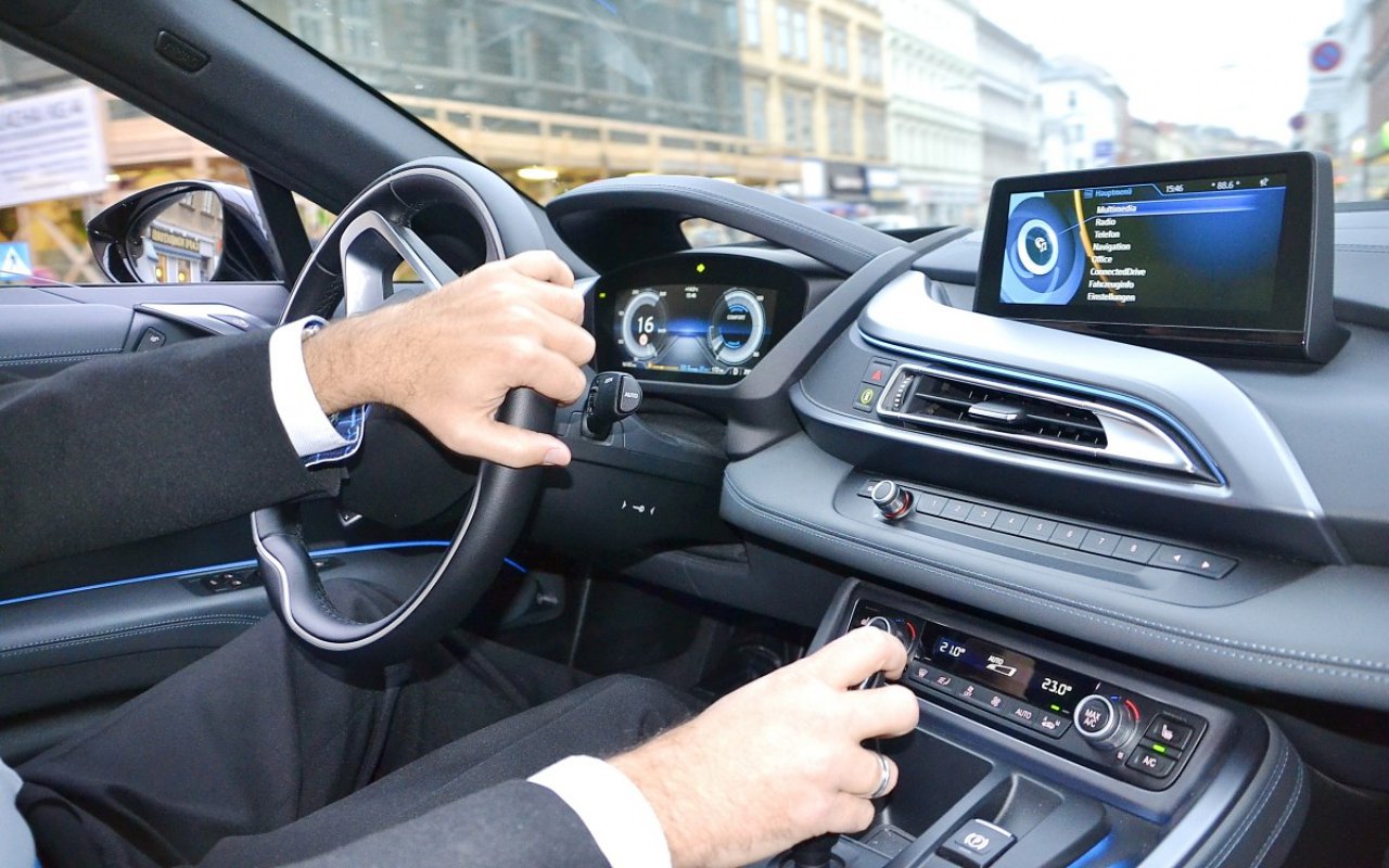 Jangan Grogi Agar Tak Sebabkan Kecelakaan, Ini 7 Tips Aman Belajar Mengendarai Mobil