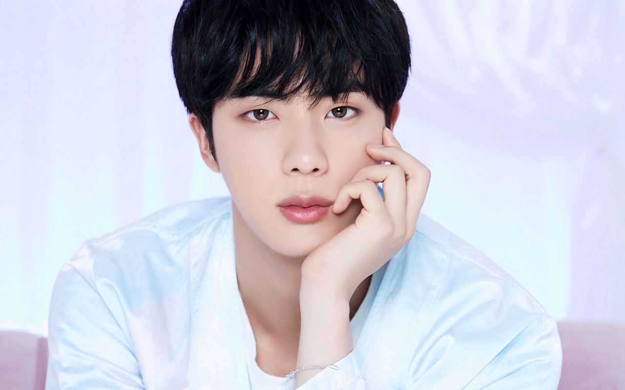 Jin BTS Duduk Tegap Saat Main Game, Ternyata Hasil Didikan Ketat Ibunda