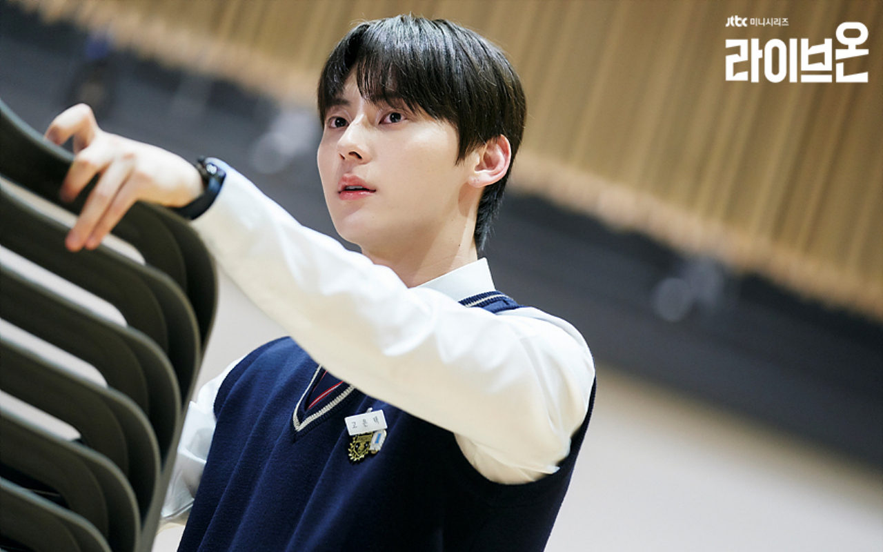 Hwang Minhyun Antusias Debut Drama Lewat 'Live On', Akui Belajar Bahasa Gaul Karena Hal Ini