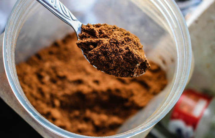 Taburkan Bubuk Kopi