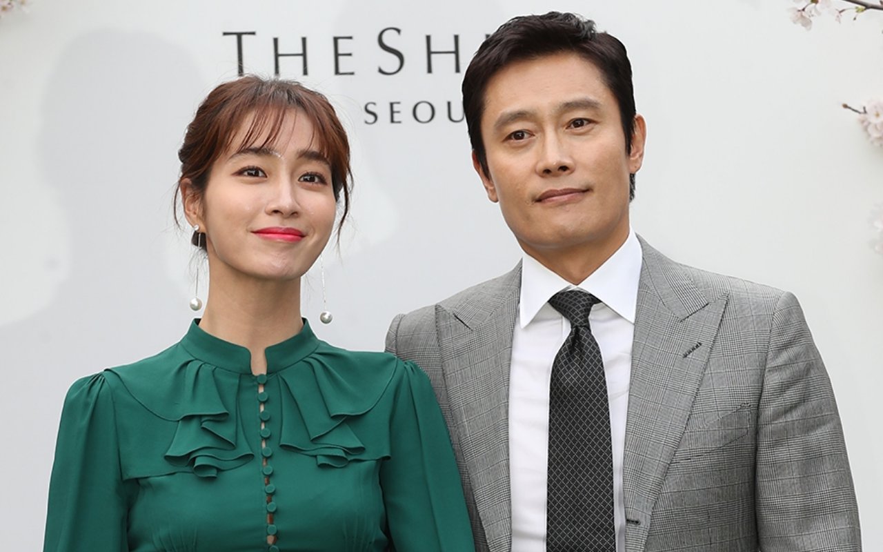 Lee Min Jung Buka-Bukaan Alasan Setuju Menikah dengan Lee Byung Hun