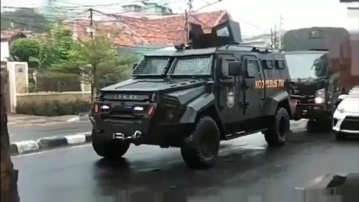 Geger Kendaraan Taktis TNI \'Maung\' Berhenti di Depan Markas FPI, Ternyata Ini Alasannya